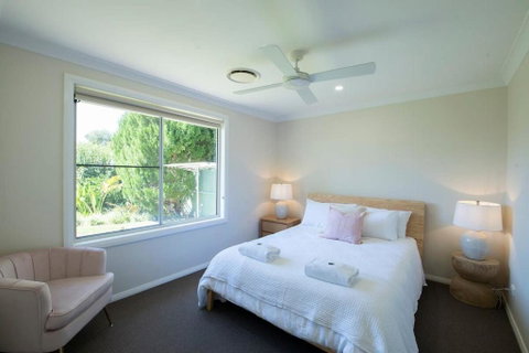 Regand Retreat - Luxurious Family Home, Pool - Accommodation NSW 1