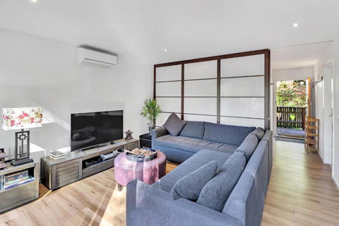 Ren Basera - Accommodation NSW 2