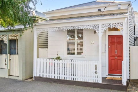 Renovated Brilliance In Bayside Albert Park - Accommodation NSW 0