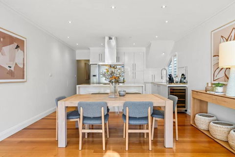 Renovated Brilliance In Bayside Albert Park - Accommodation NSW 2