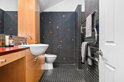 Renovated Brilliance In Bayside Albert Park - Accommodation NSW 3