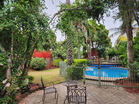 Resort Life: Pool, Cabin, Garden, Peace & More ! - Accommodation NSW 2