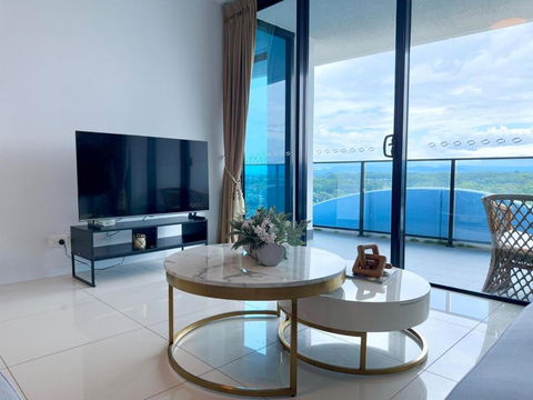 Resort-Style Apartment Near Harbour Town - Accommodation NSW 2