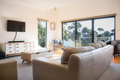 Retreat By The River - Views Wi-fi & Parking - Accommodation NSW 0