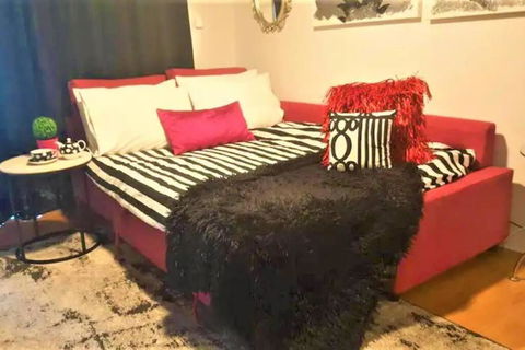 Retro Chic Vibes, Tropical Pool & Prime Location - Accommodation NSW 1