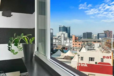 Retro Chic Vibes, Tropical Pool & Prime Location - Accommodation NSW 2