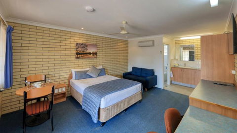 Riverland Motor Inn - Accommodation NSW 2