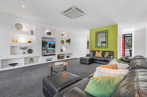 Riverlyne - Riverfront Holiday Home - Accommodation NSW 2