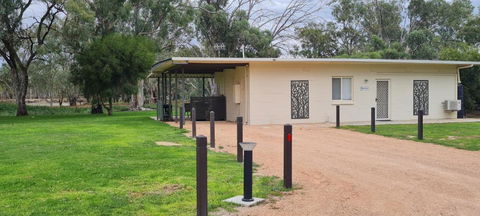 Riversands Rest Accommodation Paringa - River Box Cottage - Accommodation NSW 2