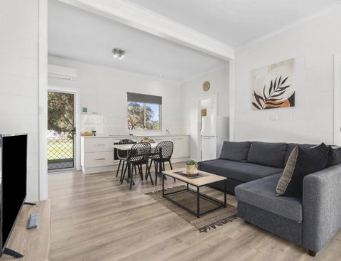 Riversands Rest Accommodation Paringa - River Box Cottage - Accommodation NSW 1