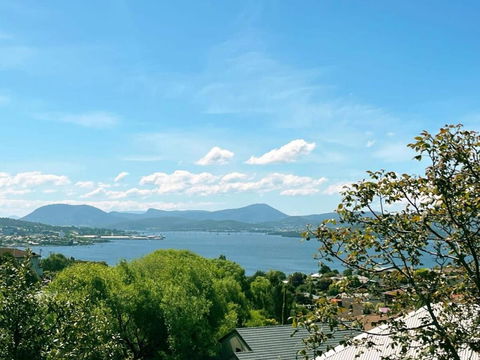 Riveting House With Incredible Water-view At SandyBay - Accommodation NSW 2