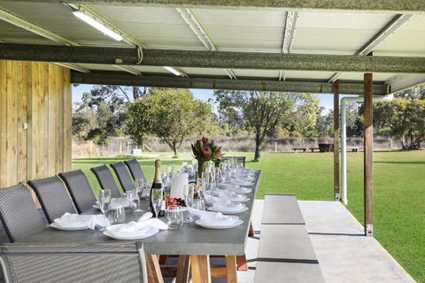 Roads End With Games Barn Ponies Alfresco Dining - Accommodation NSW 2