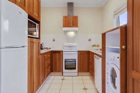 Robyn\'s Nest Lakeside Resort - Accommodation NSW 3