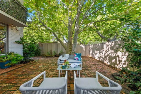 Romantic Retreat With Garden - Accommodation NSW 1