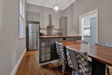 Rose Cottage - Stroll To CBD, Leafy Setting - Accommodation NSW 1