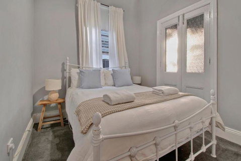 Rose Cottage - Stroll To CBD, Leafy Setting - Accommodation NSW 2