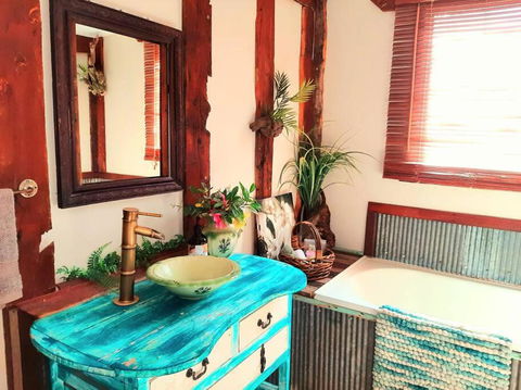 Rosewood Cottage -Entire 2 Bedroom Home With Netflix & WiFi - Accommodation NSW 3