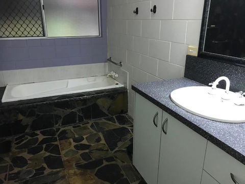 Royal Palm Cottage, Entire Two Bedroom 2 Bathroom House With Pool - Accommodation NSW 3