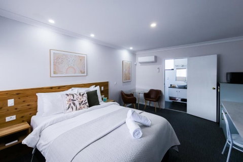 Roydons Motor Inn - Accommodation NSW 2