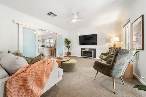 Sage By The Sea - WiFi, BBQ, Beach, Art - Accommodation NSW 2