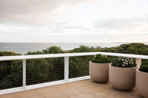 Sagres Queenscliff - Luxury House By The Beach - Accommodation NSW 3