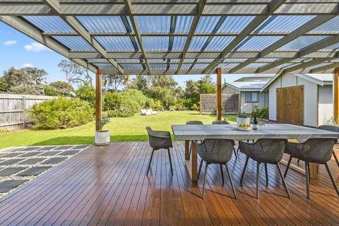 Salt Air Beach Retreat - 280m Walk To Foreshore, Check Out 5pm Sunday! - Accommodation NSW 2