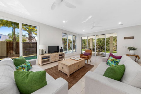 Sand And Sea Beach House - Accommodation NSW 2