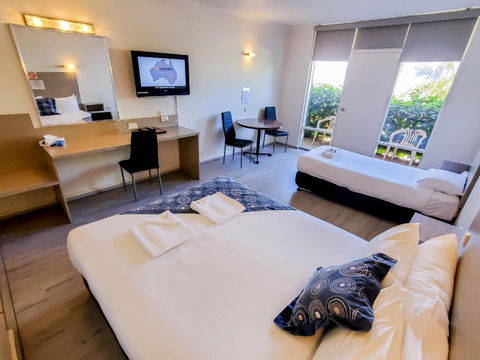 Sandors Motor Inn - Accommodation NSW 3