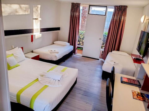 Sandors Motor Inn - Accommodation NSW 2