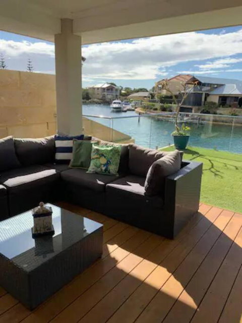 Sandpiper Island Tranquil Waterfront Views & Jetty - Accommodation NSW 2