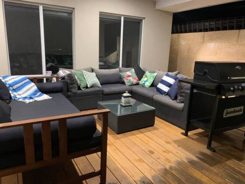 Sandpiper Island Tranquil Waterfront Views & Jetty - Accommodation NSW 3