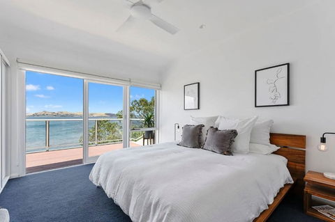 Sandy Bay Beachfront Oasis Direct Beach Access - Accommodation NSW 3