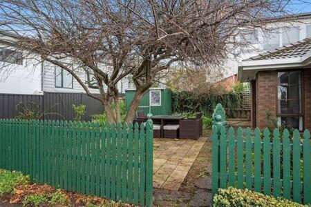 Sandy Bay Cozy Cottage Close To CBD - Accommodation NSW 3