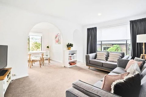 Sandy Bay Cozy Cottage Close To CBD - Accommodation NSW 0