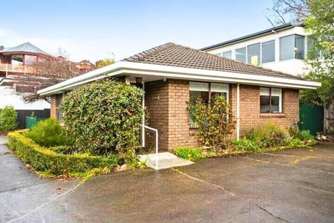 Sandy Bay Cozy Cottage Close To CBD - Accommodation NSW 2