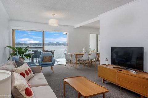 Sandy Bay Waterfront - Accommodation NSW 2