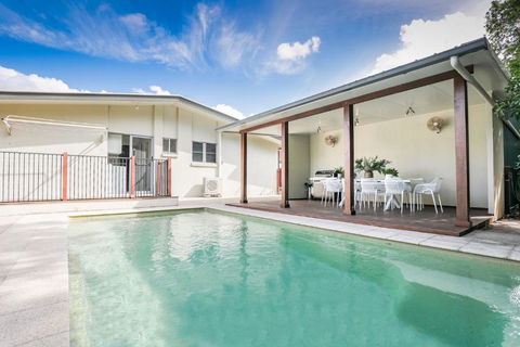 Sandy Burrows - Accommodation NSW 1