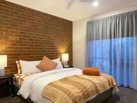 Tastefully Renovated, Peaceful Stay In CBD - Accommodation NSW 0