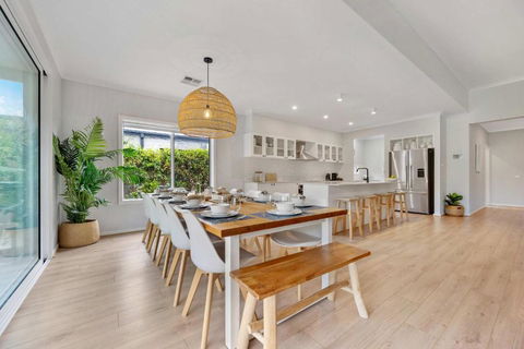 Tea Tree Retreat - 5 Bedrooms, Sleeps 13 - Accommodation NSW 0