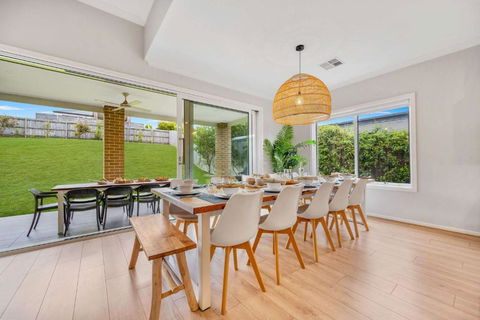 Tea Tree Retreat - 5 Bedrooms, Sleeps 13 - Accommodation NSW 3
