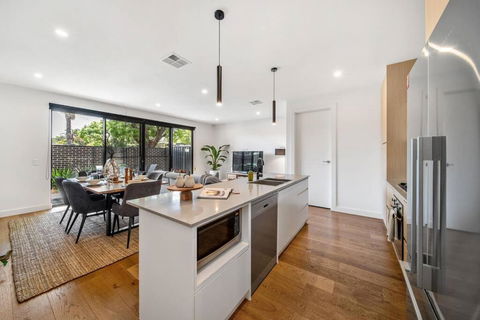 Terra Haus - Renovated WiFi Glenelg - Accommodation NSW 2