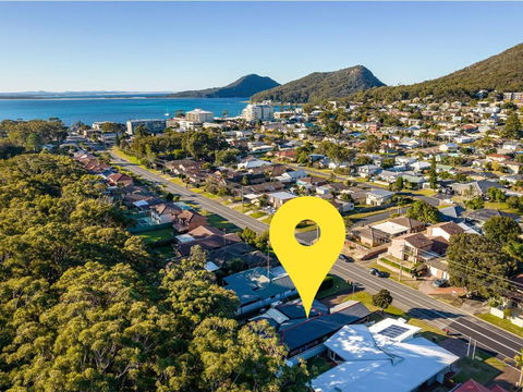 The Bay House Shoal Bay Huge Five Bedroom Holiday Home With WiFi And Foxtel - Accommodation NSW 0