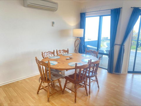 The Beach House - Accommodation NSW 2