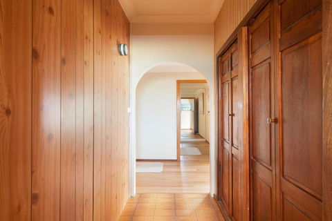 The Beach Shack 28 Shoal Bay Road Fantastic Original Beach House That Allows Pets - Accommodation NSW 3