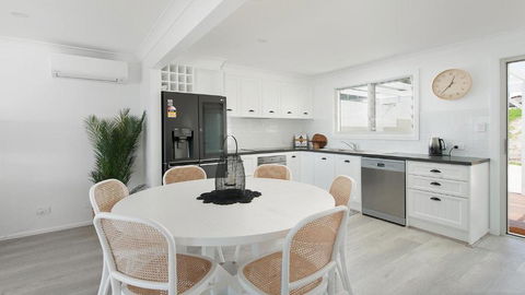 The Beach Shack On Wanda - Waterfront Coastal Chic - Accommodation NSW 3