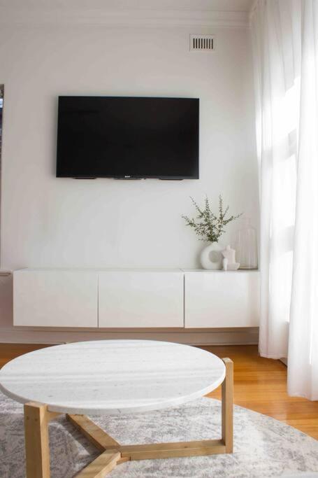 The Beech House-Hill Views, Peaceful Location, 2BR - Accommodation NSW 2