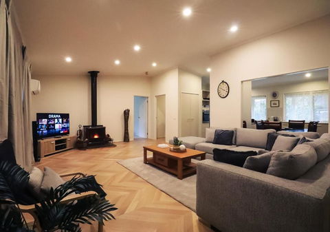 The Birch House - Silver Birches Accommodation Bright - Accommodation NSW 0