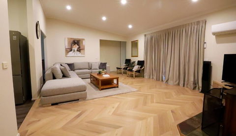 The Birch House - Silver Birches Accommodation Bright - Accommodation NSW 2