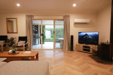 The Birch House - Silver Birches Accommodation Bright - Accommodation NSW 1