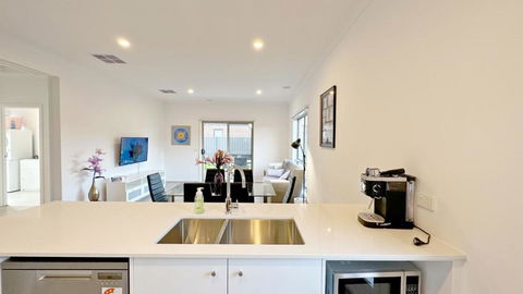 The Grove Townhouse By GoodLive - Accommodation NSW 3
